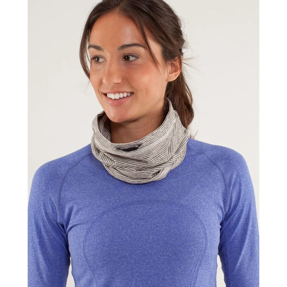 Lululemon Brisk Run Neck Warmer Gaiter Infinity Scarf Heathered Purple Drawcord